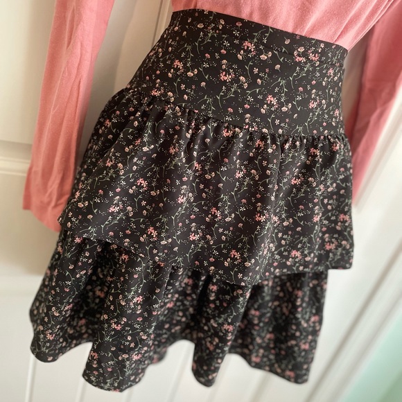 EUC Chelsea & Violet Black Dainty Floral Skirt sz Large - Picture 10 of 10